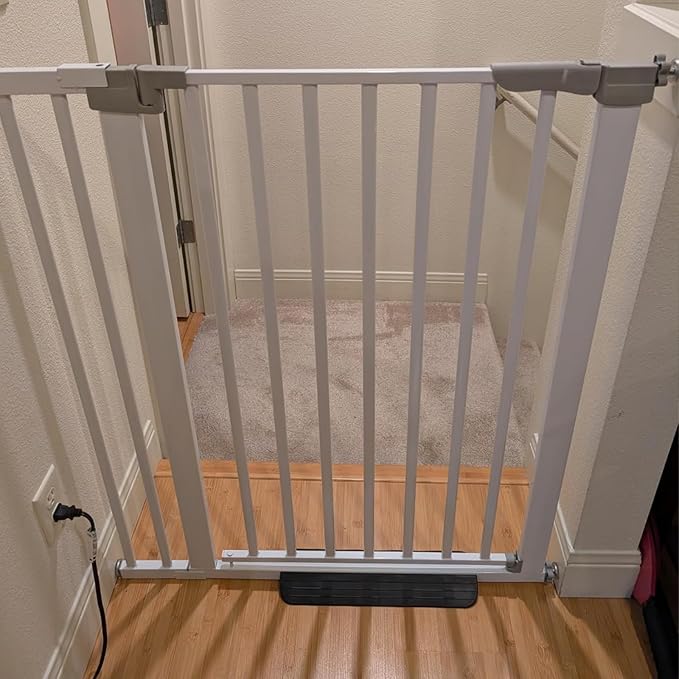 SHYUJAJIE 30 Inch Tall Cat & Dog Gate, Auto Close, Pressure Mounted, White, Alloy Steel, 29.92"-35.43" Wide, Baby & Pet Safety Gate