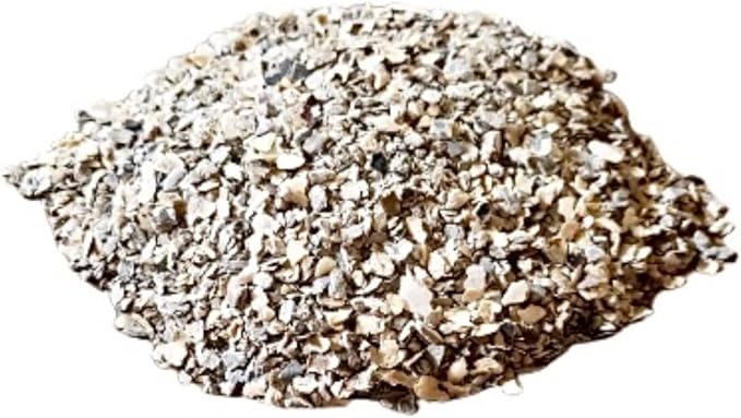 Natural Flaked Oyster Shell - 4 Pound (Pack of 1) | Calcium Supplement for Chickens, Ducks, and Other Birds| Made in USA (4 lb)