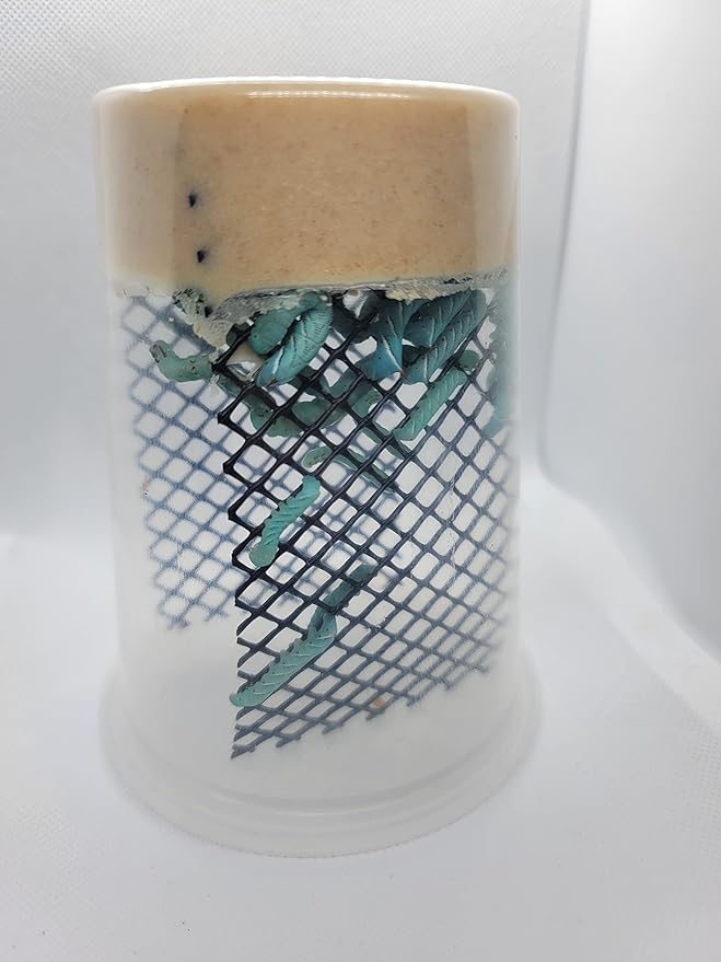 Hornworm Cup for Bearded Dragons (24-30 Count Live with Enough Food to Grow Them Out)
