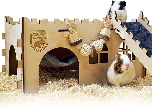 SoulThink® Large Guinea Pig Hideout & House - Easy to Assemble Wooden Guinea Pig Castle with Hammock, Ramp and Toys Accessories Habitat Suitable for Hamsters and Chinchilla