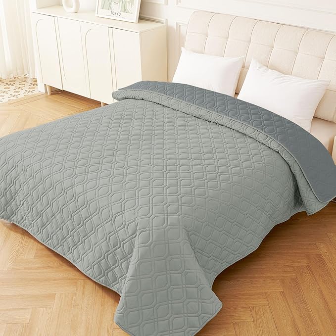 hyha Waterproof Dog Bed Blanket, Soft Pet Blankets, Waterproof Couch Cover for Dogs, Reversible Sofa Covers Washable for Furniture (82x102 Inch, Grey/Dark Grey)